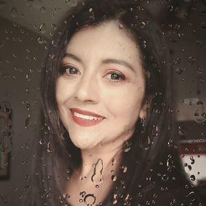 Meet your Posher, Angela paola